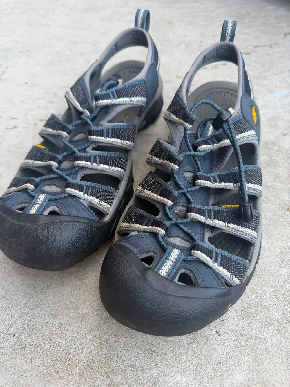 Keen Men's Newport H2 sandals in a blue and gray colorway men’s size 8